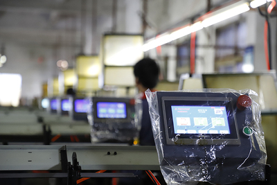 自动车床人工智能上料机在运转